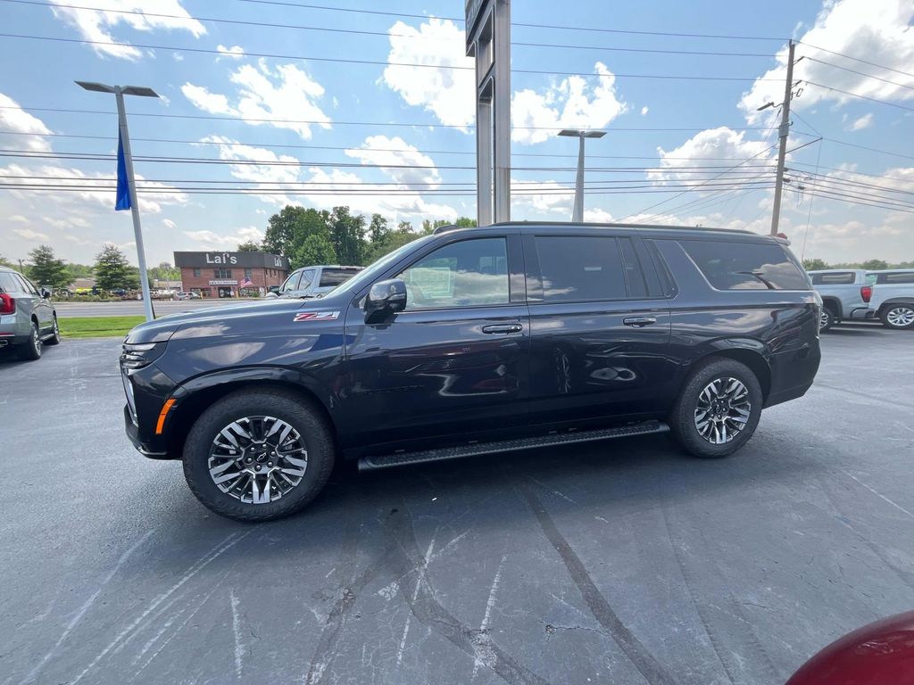 2025 Chevrolet Suburban Z71 photo 4