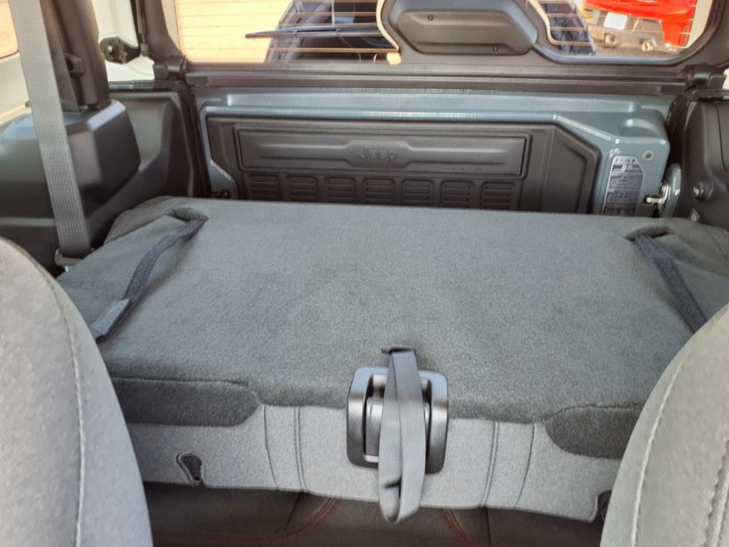 2025 Jeep Wrangler Rubicon photo 4