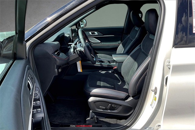 2025 Ford Explorer ST photo 9