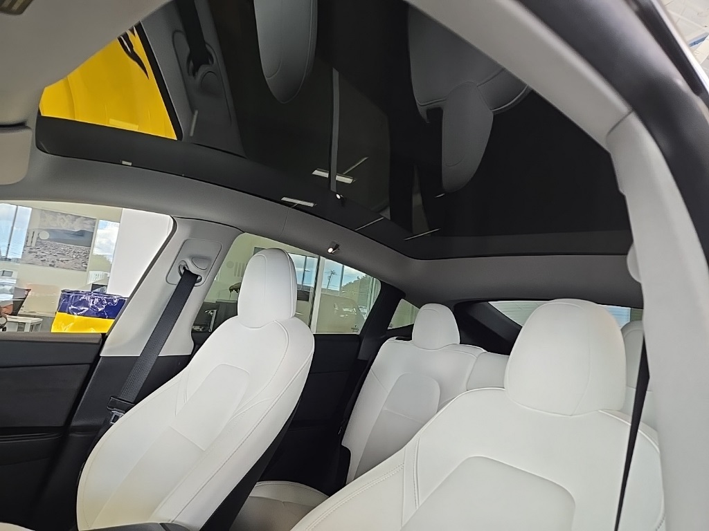 2023 Tesla Model Y Long Range photo 18