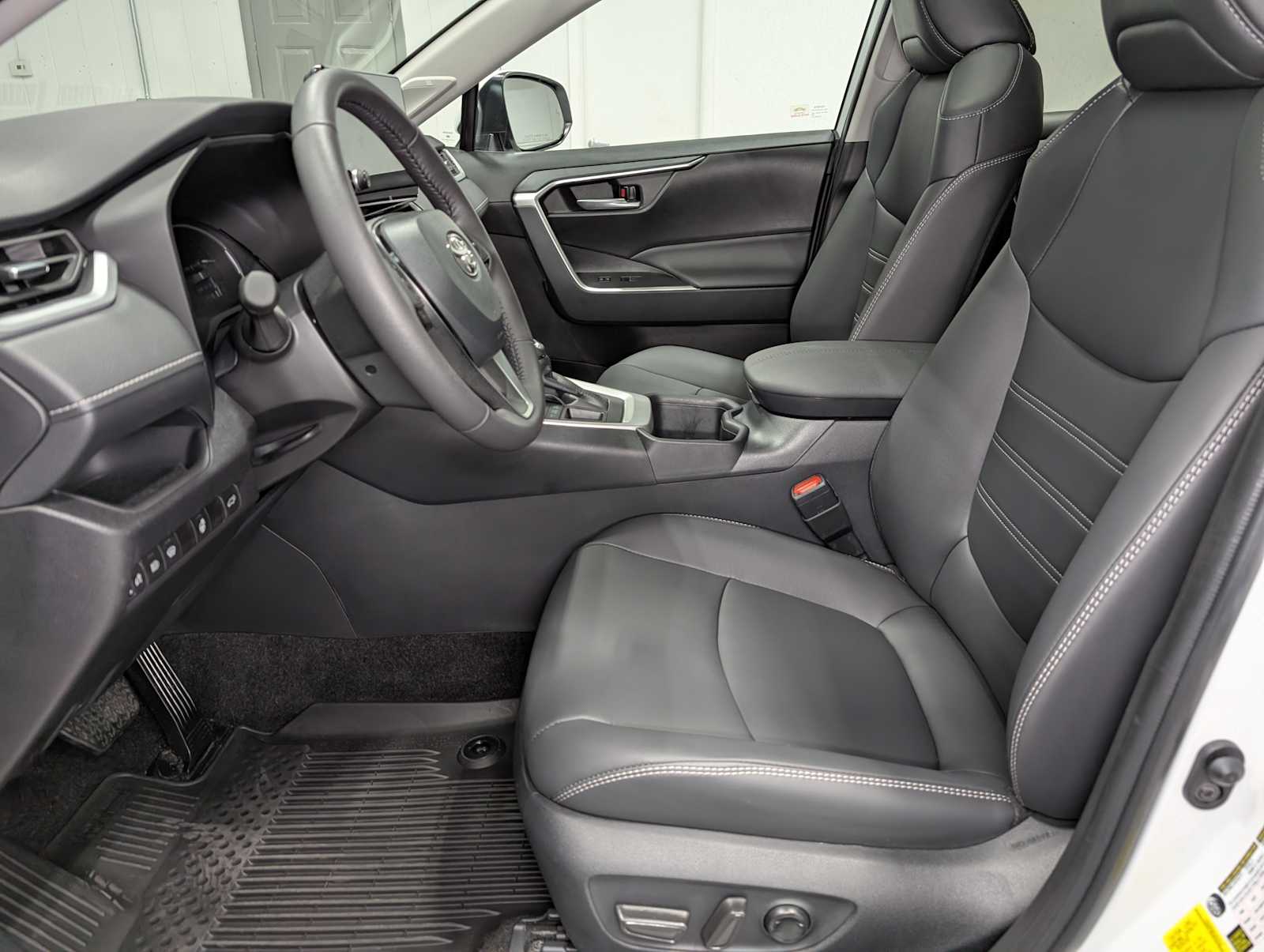 2025 Toyota RAV4 XLE Premium photo 2