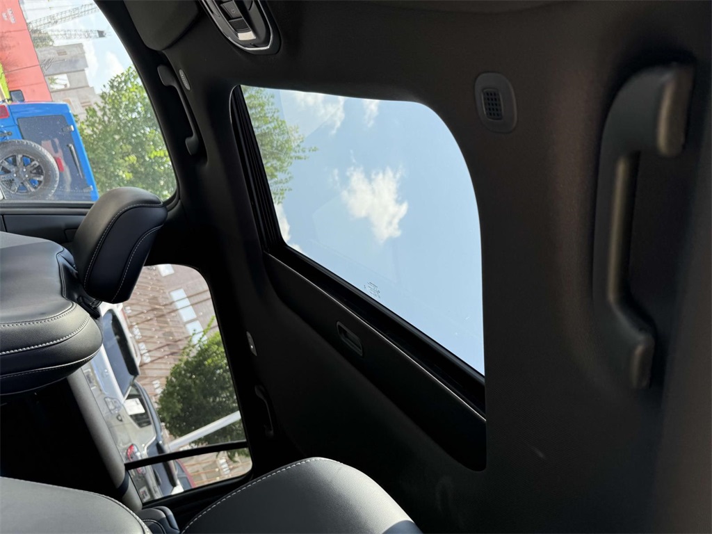 2025 Jeep Grand Cherokee Altitude X photo 3