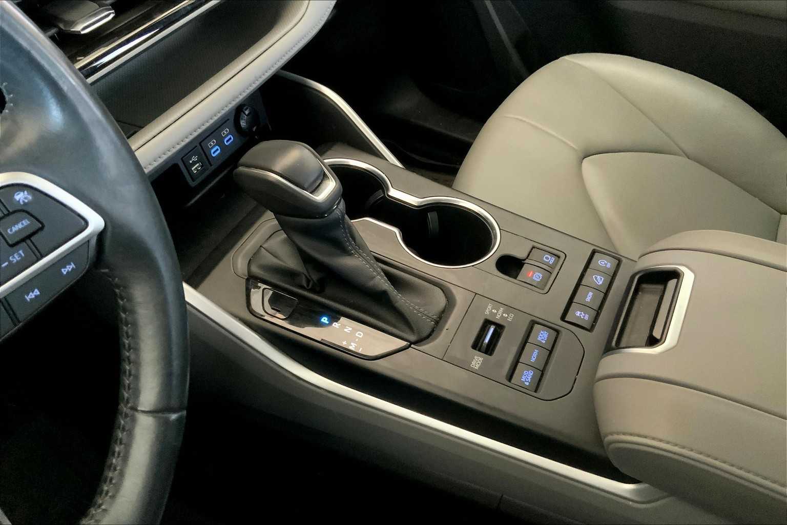 2022 Toyota Highlander XLE photo 30