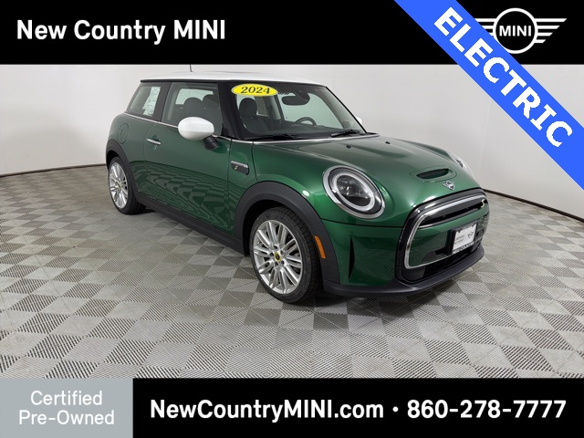 2024 MINI Hardtop 2 Door SE's photo