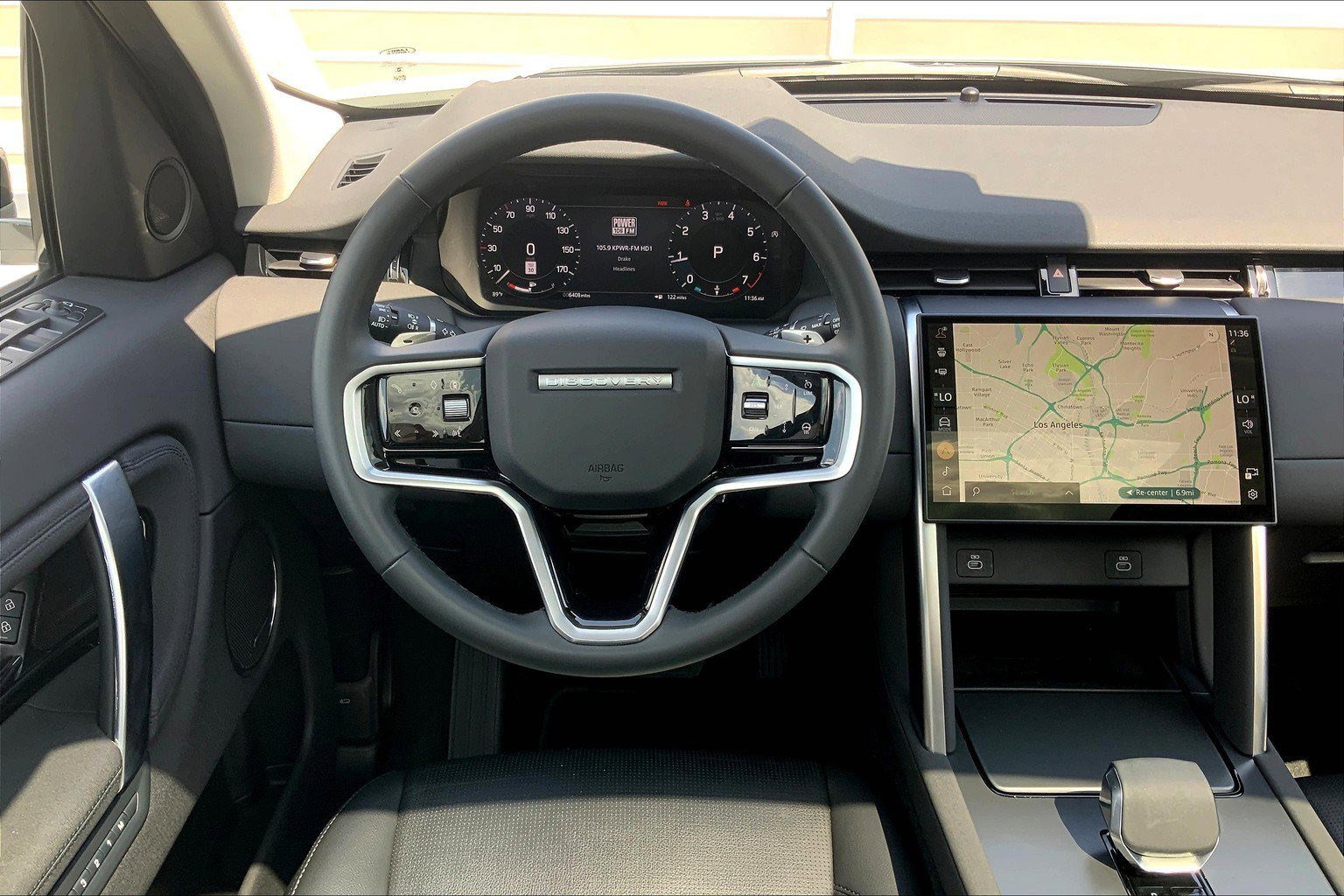2024 Land Rover Discovery Sport S photo 4