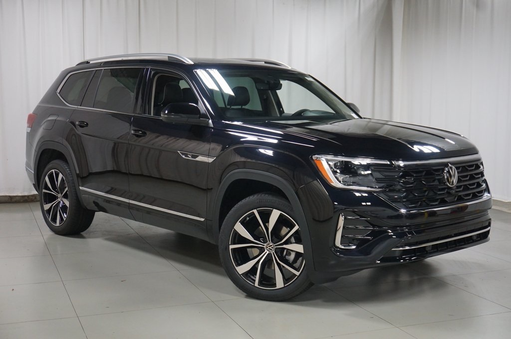 2026 Volkswagen Atlas SEL Premium R-Line photo 2