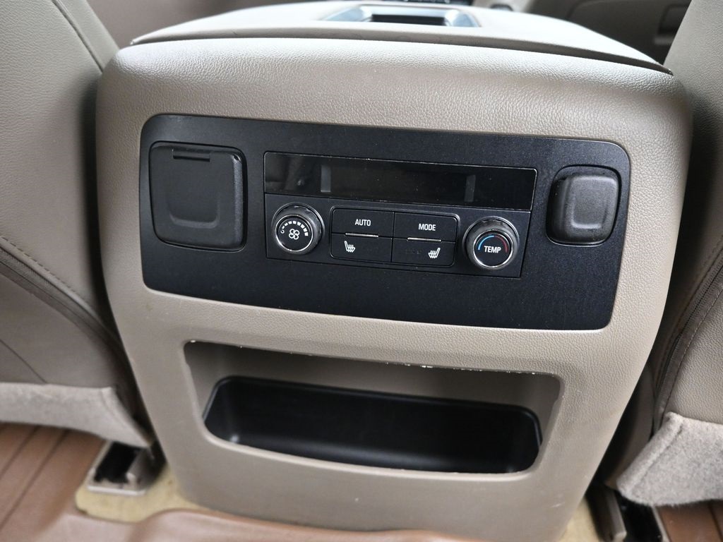 2017 Gmc Yukon SLT photo 22