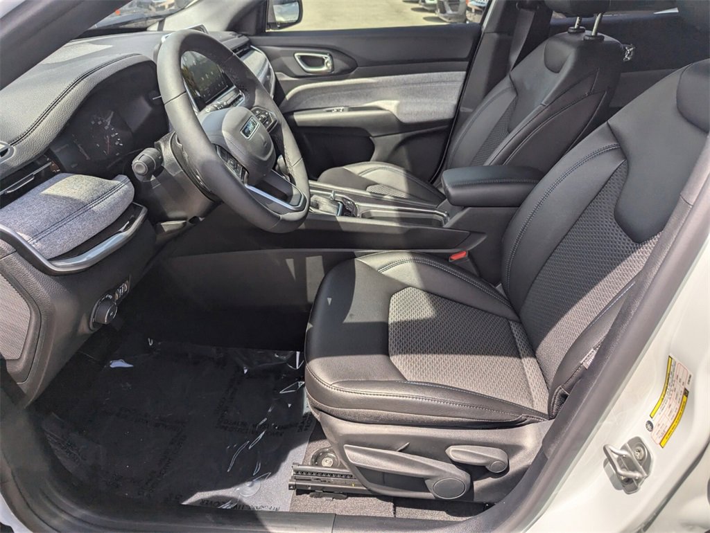 2025 Jeep Compass Latitude photo 11