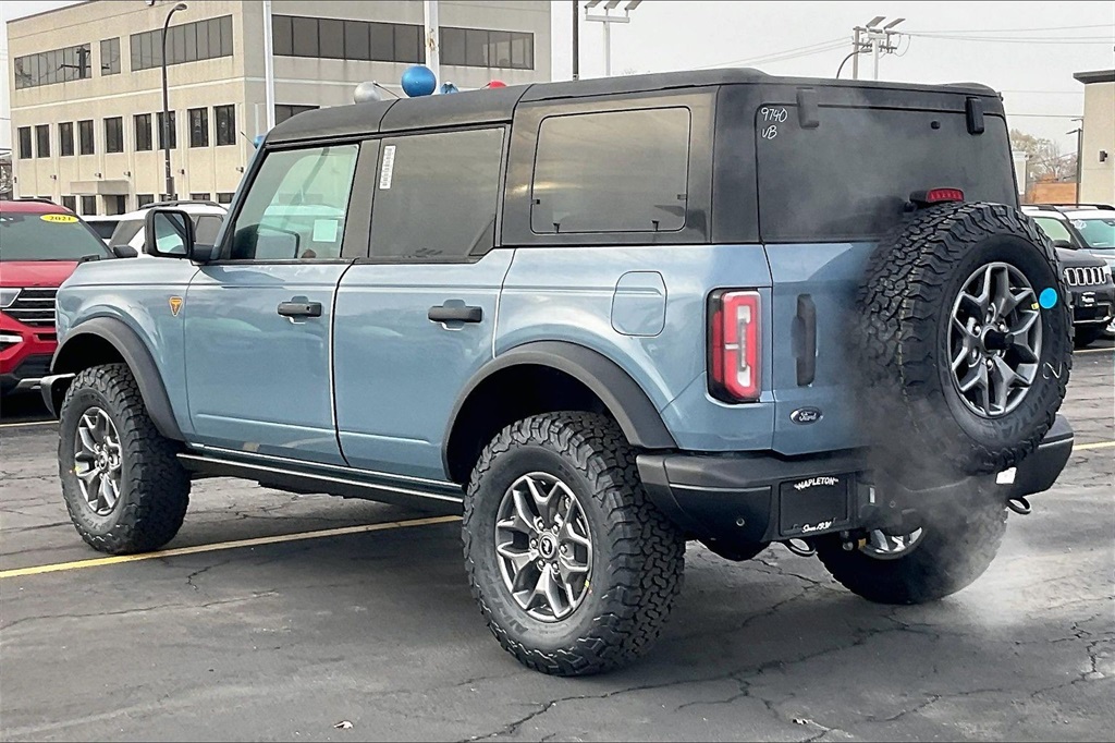 2025 Ford Bronco Badlands photo 3