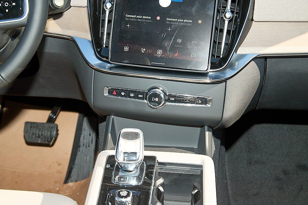 2026 VOLVO XC90 - Image 26