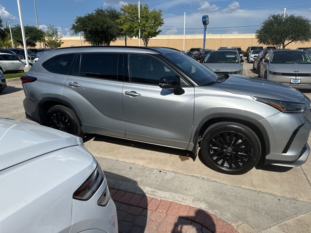 2023 Toyota Highlander XSE photo 2