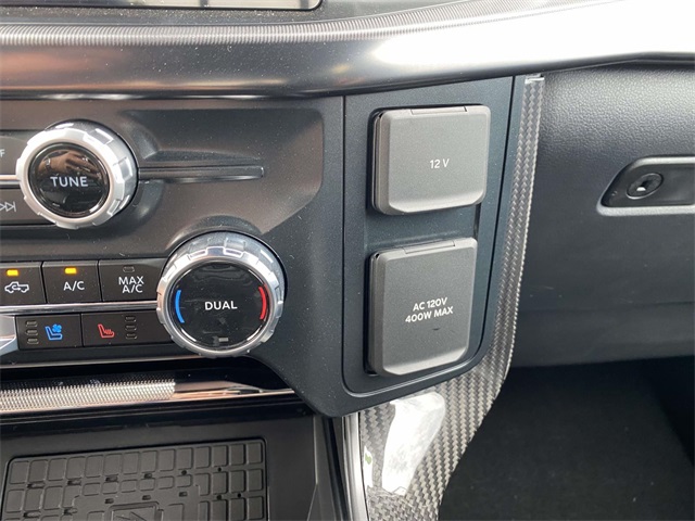2025 Ford F-150 Lariat photo 17