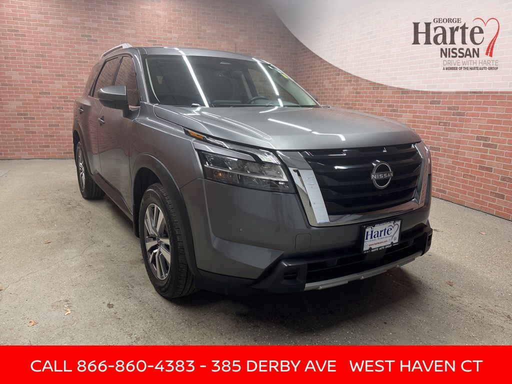 2023 Nissan Pathfinder SL's photo