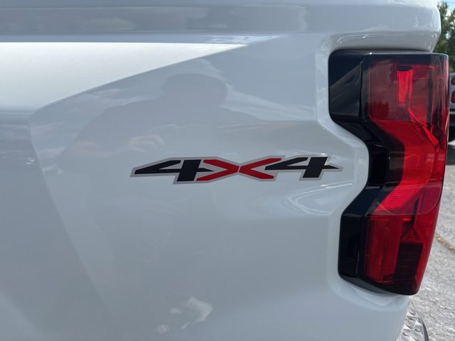 2025 Chevrolet Colorado LT photo 13