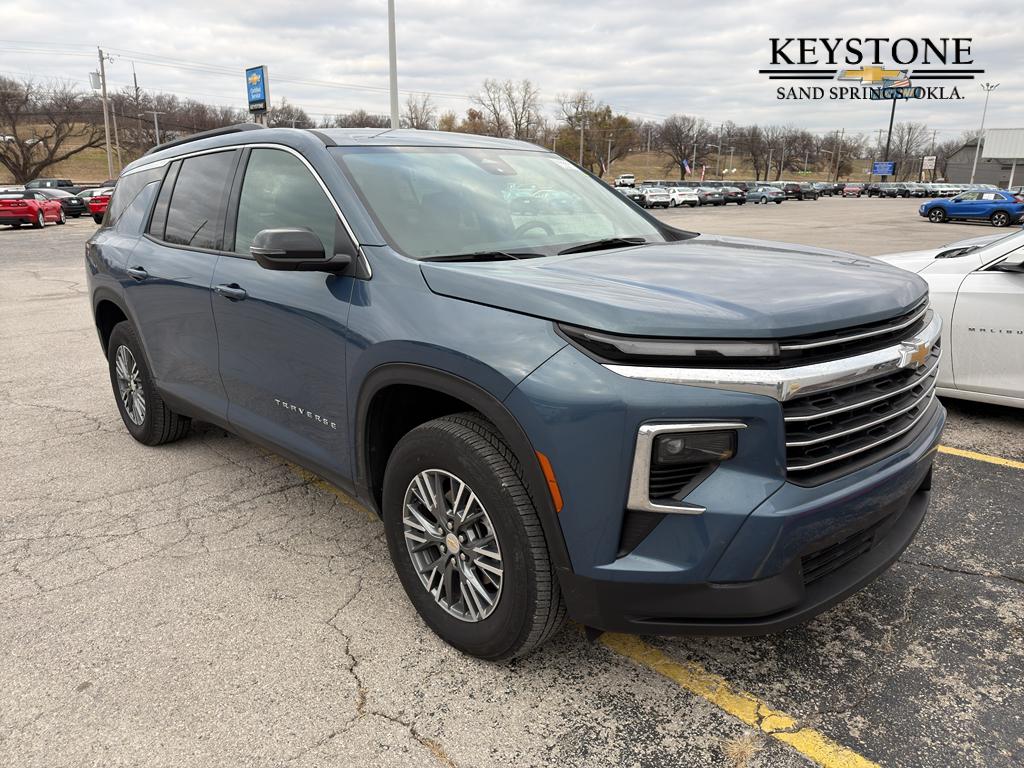 2025 Chevrolet Traverse LT's photo