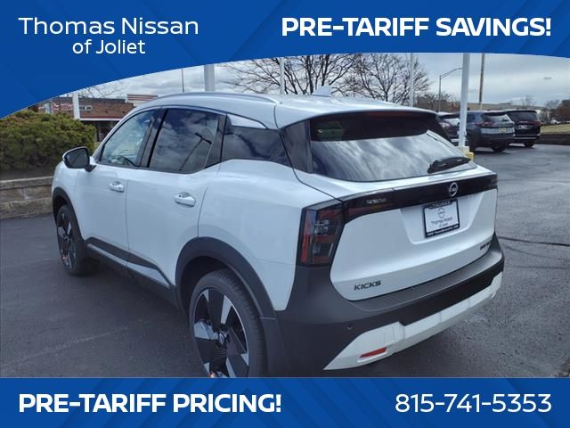 2025 Nissan Kicks SR photo 2