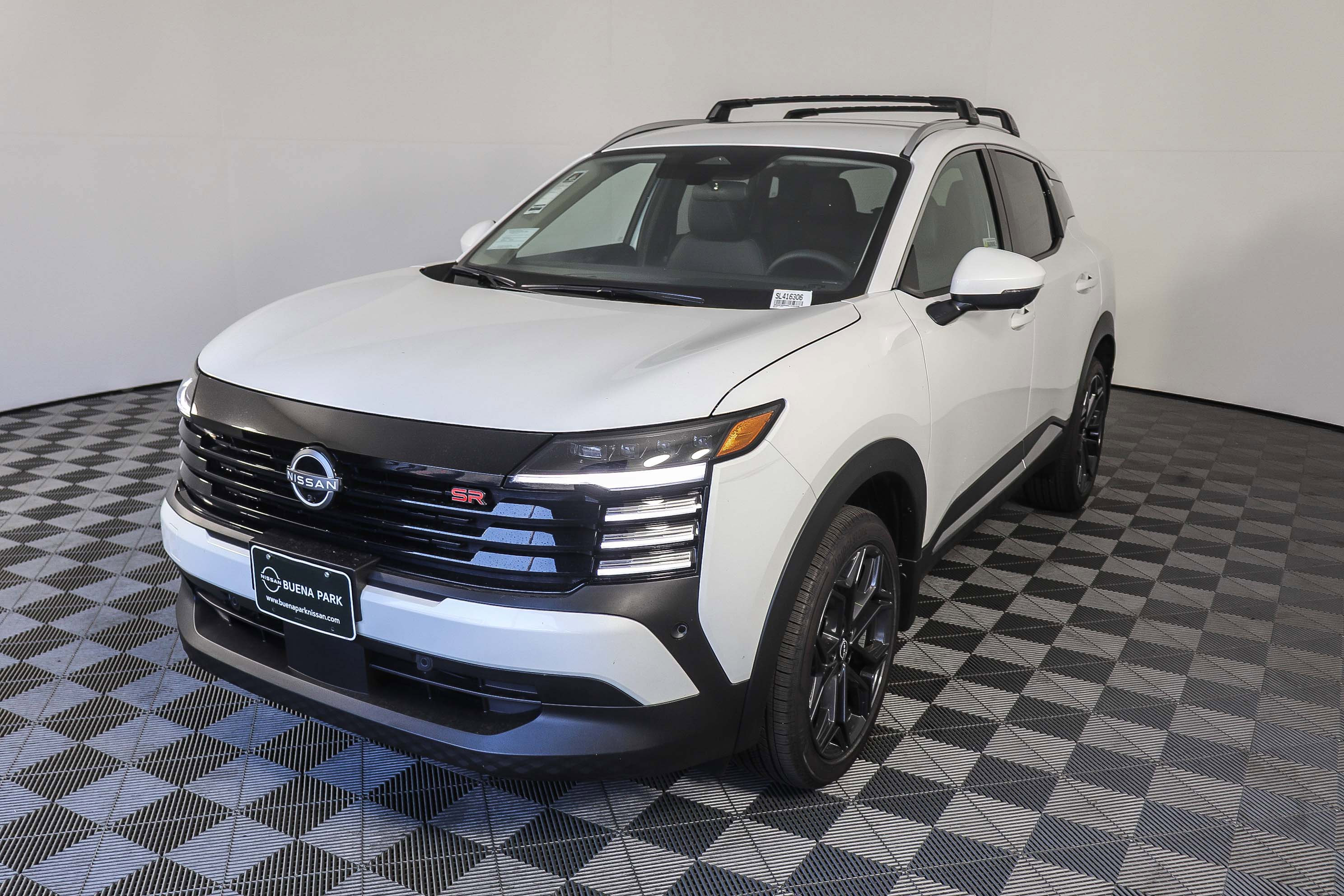 2025 Nissan Kicks SR photo 3
