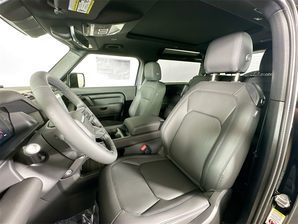 2025 Land Rover Defender 90 X-Dynamic SE photo 11