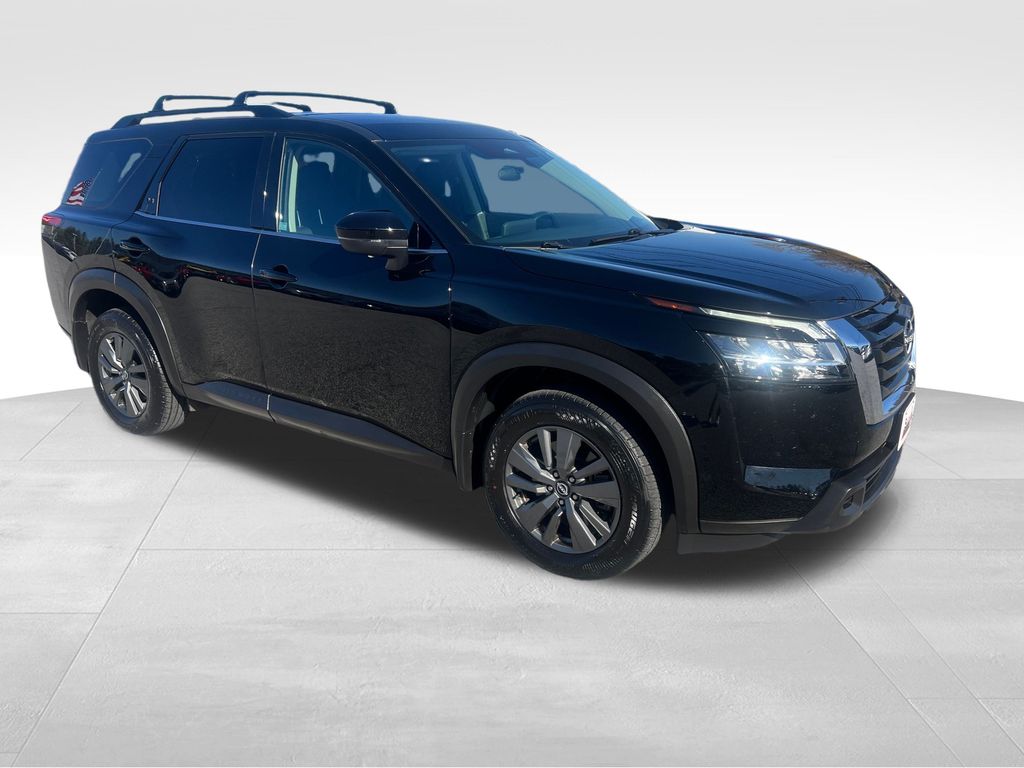 2022 Nissan Pathfinder SV photo 2