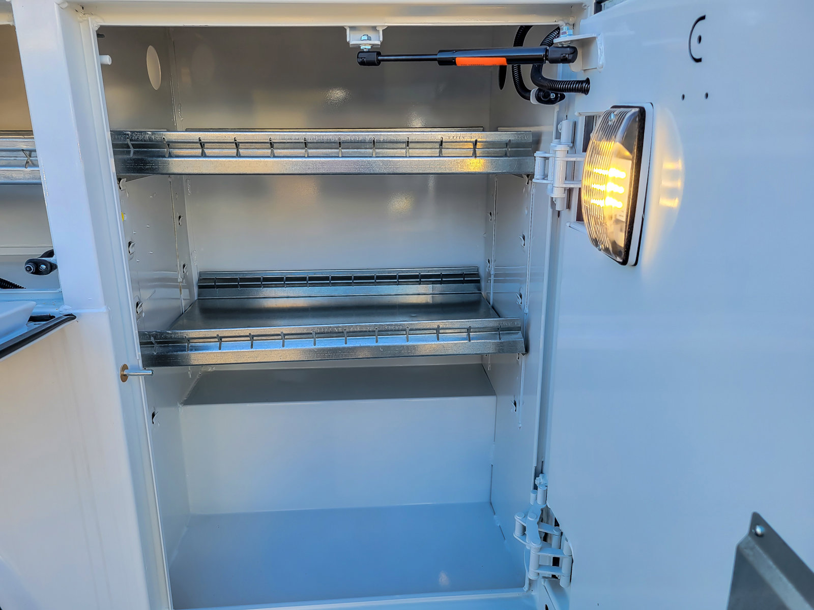 2025 FORD E-350 - Image 28