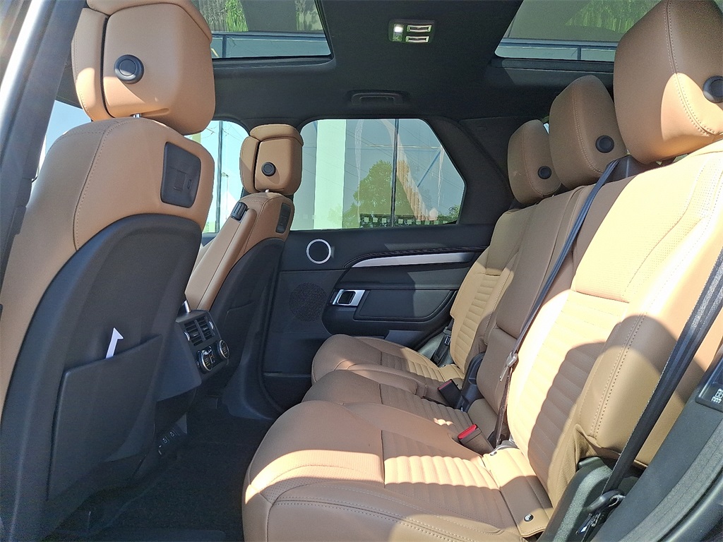2025 Land Rover Discovery SE photo 9