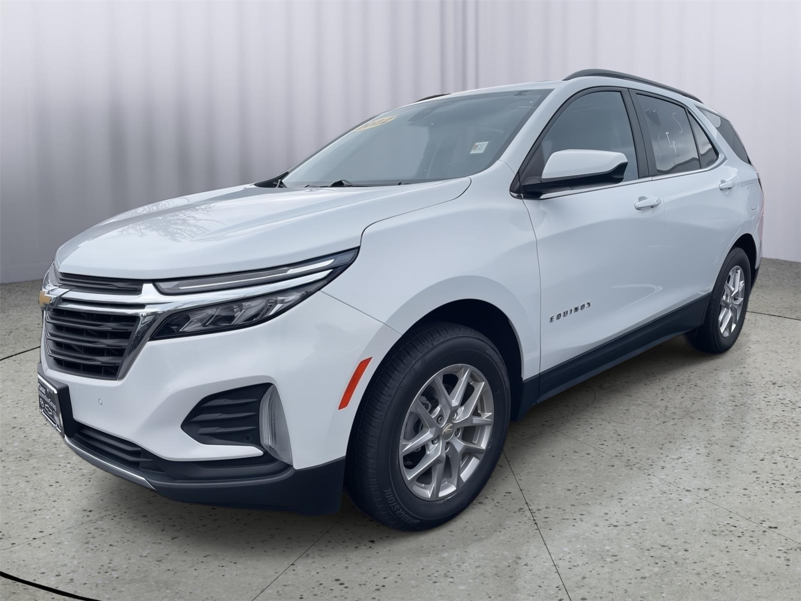 2022 Chevrolet Equinox LT photo 3