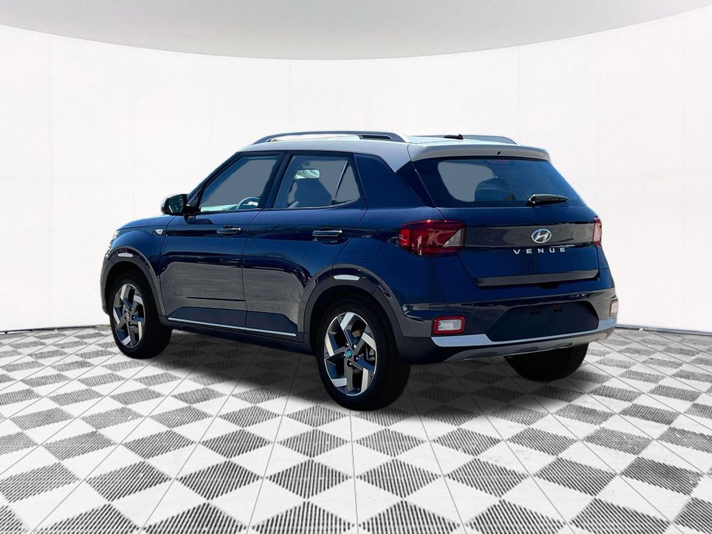 2025 Hyundai Venue Limited photo 4