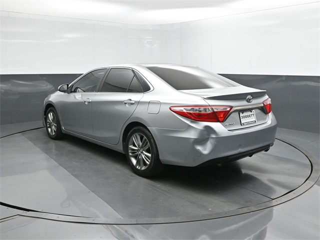 2016 Toyota Camry SE photo 4
