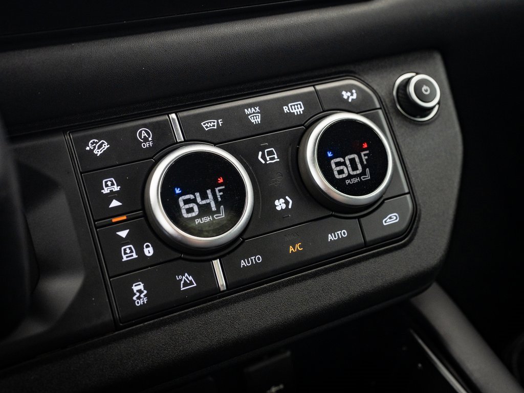 2023 Land Rover Defender 90 V8 photo 22