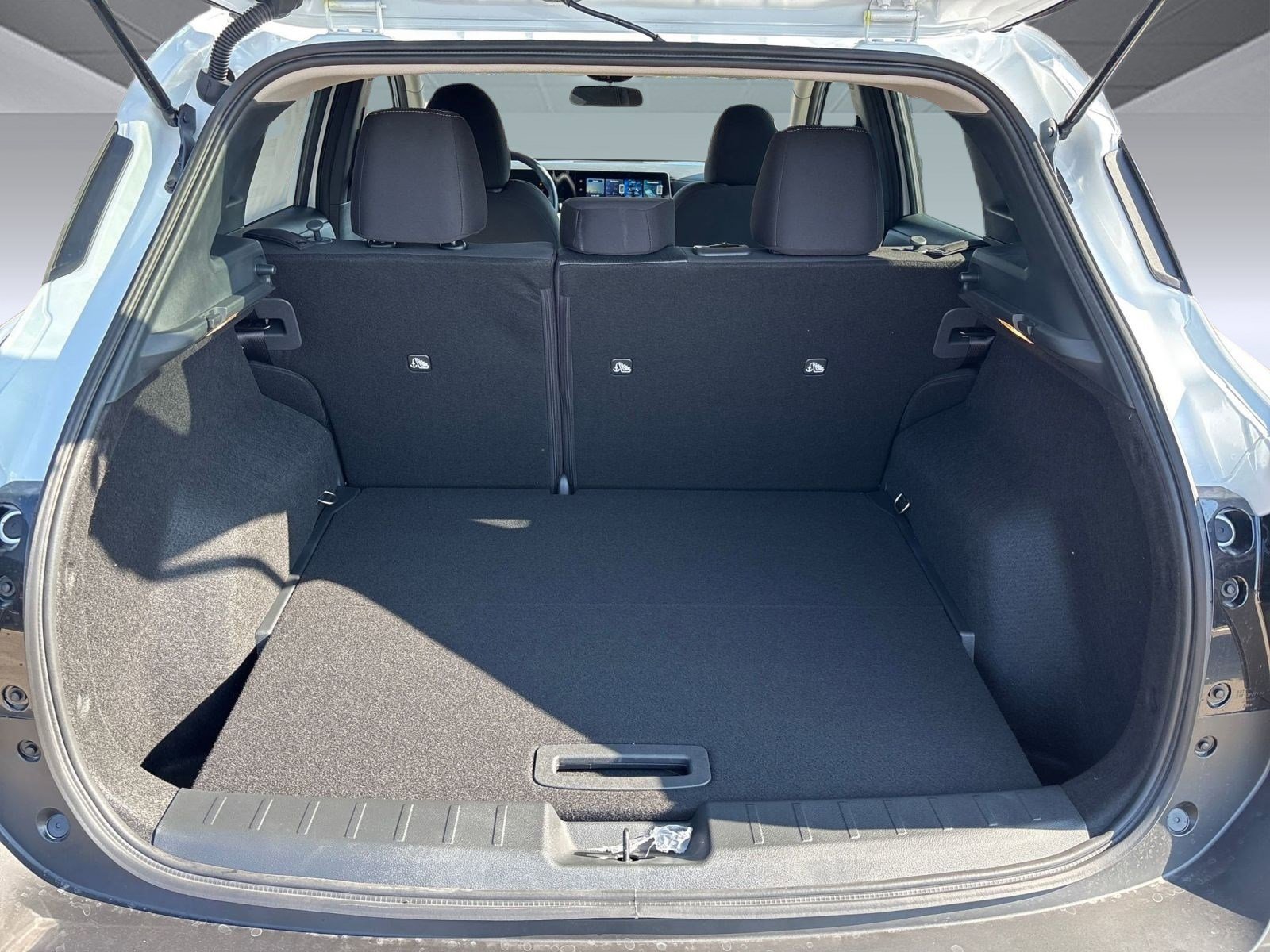 2026 Nissan Kicks SV photo 21
