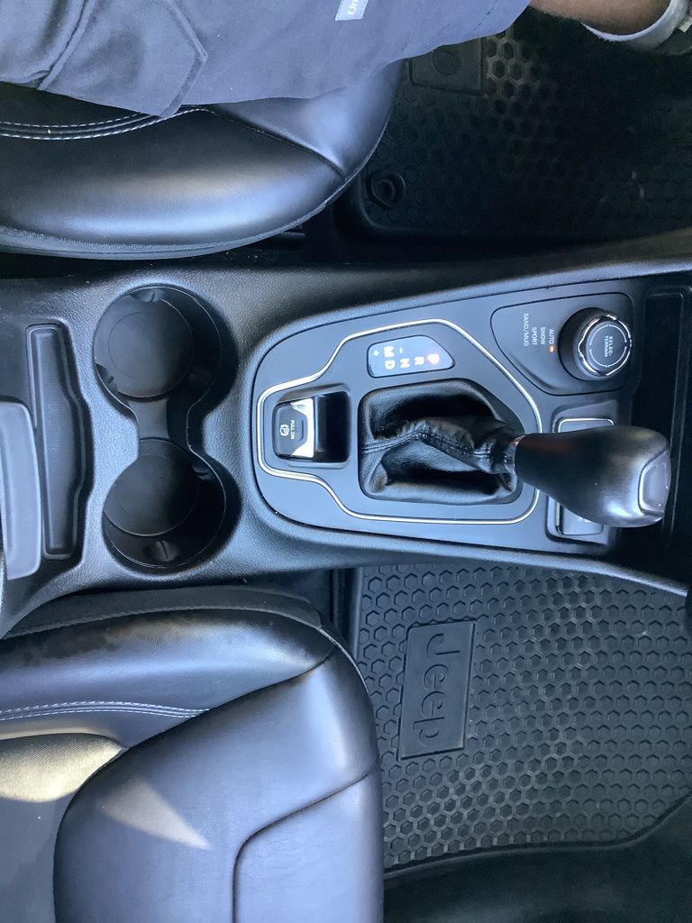 2019 Jeep Cherokee Latitude photo 16