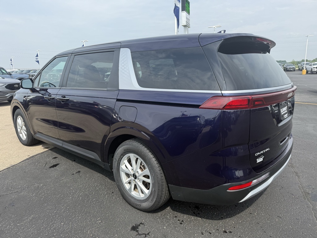2024 Kia Carnival LX photo 3