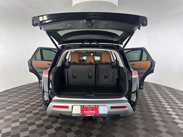 2025 Nissan Pathfinder Platinum photo 15