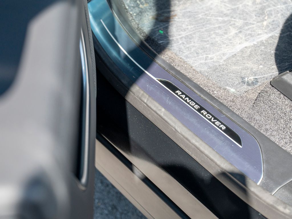 2025 Land Rover Range Rover SE photo 15