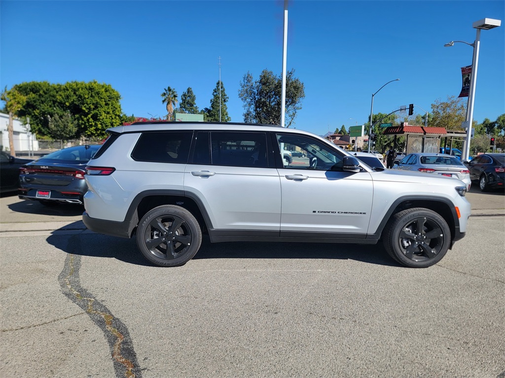 2025 Jeep Grand Cherokee Altitude X photo 2