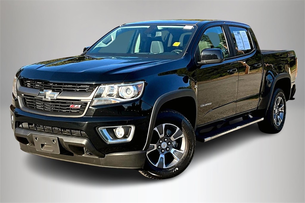2017 Chevrolet Colorado Z71 photo 2