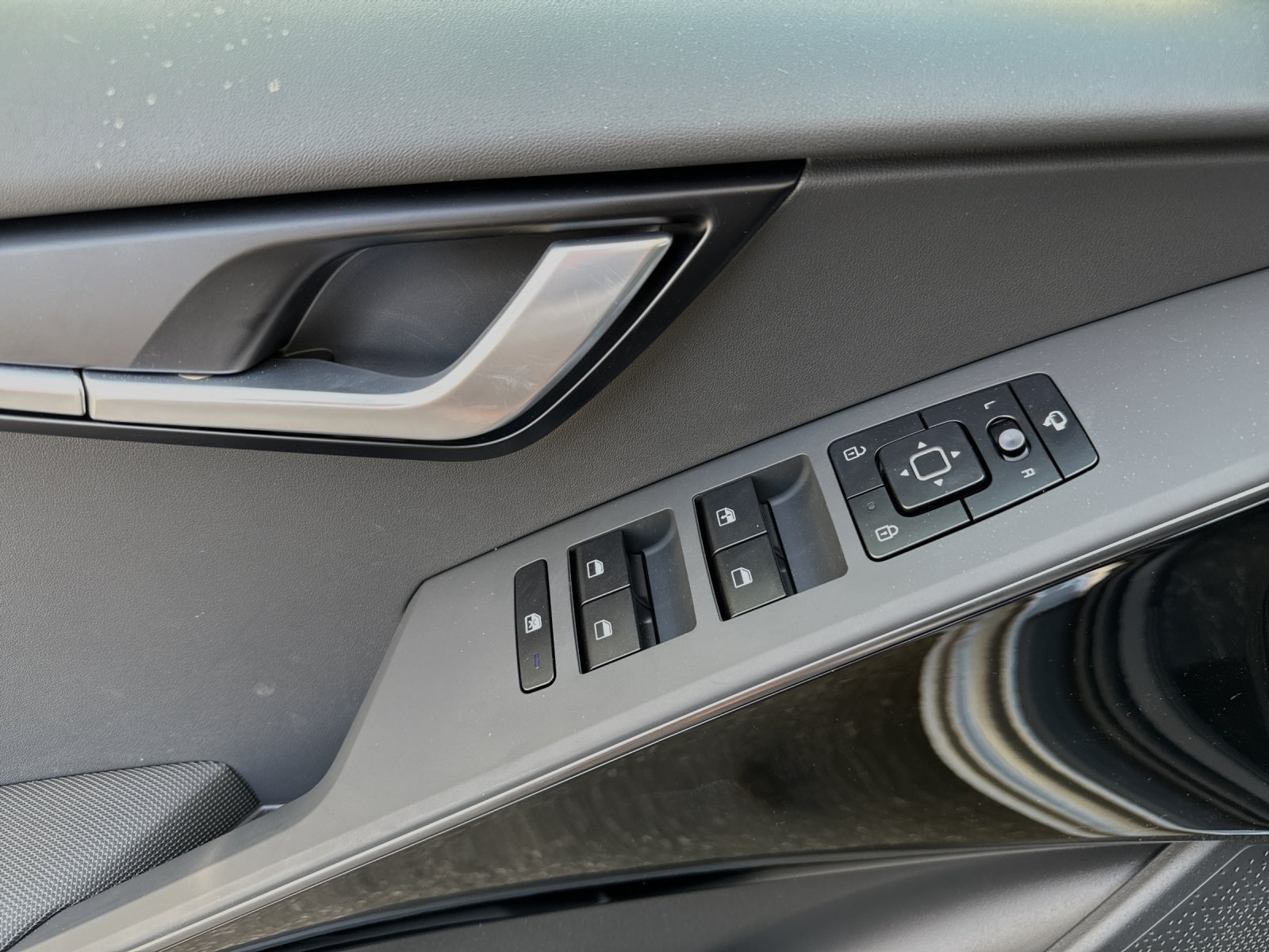 2024 Kia Niro EX Touring photo 10