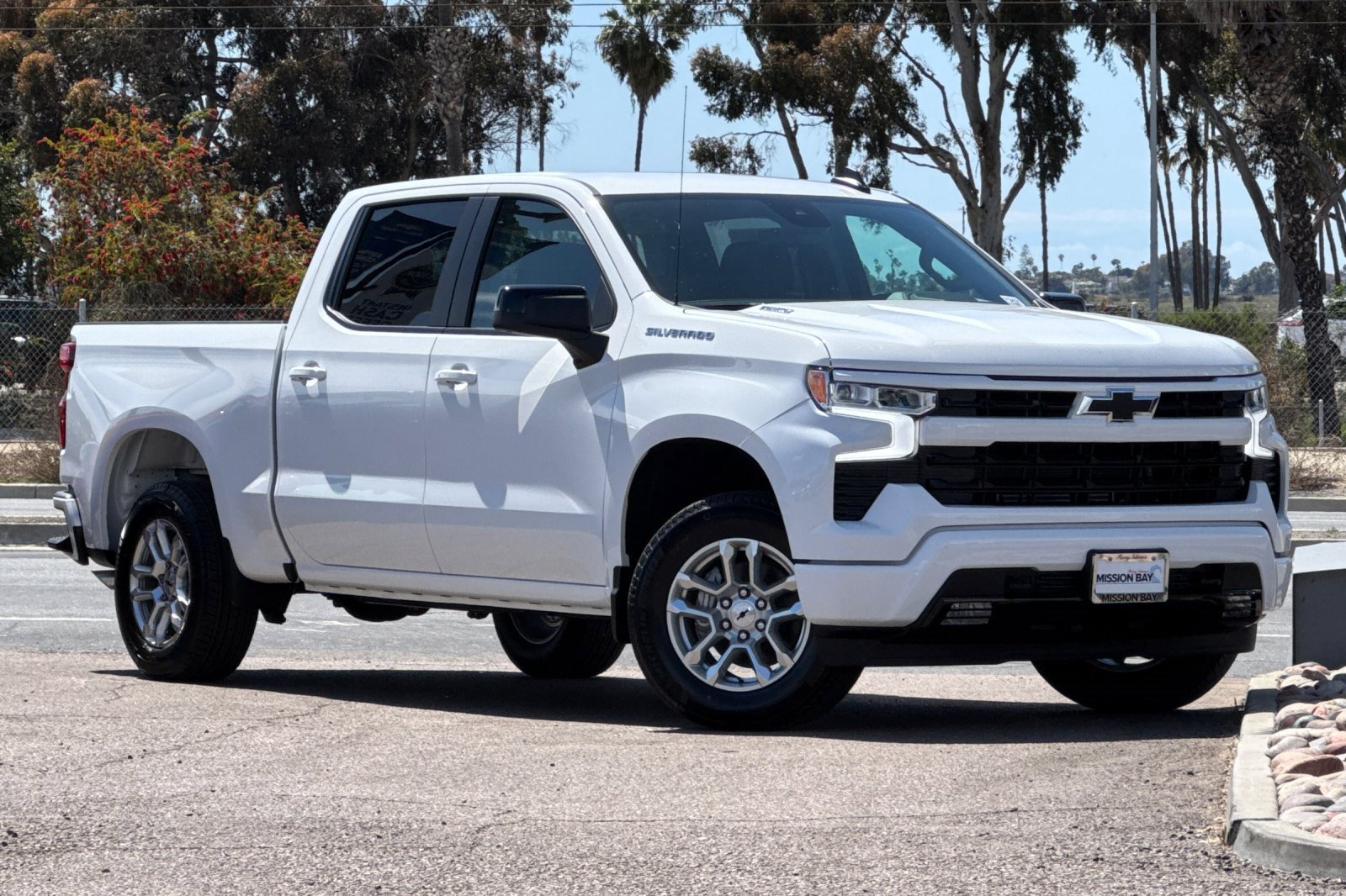 2025 Chevrolet Silverado 1500 RST photo 2