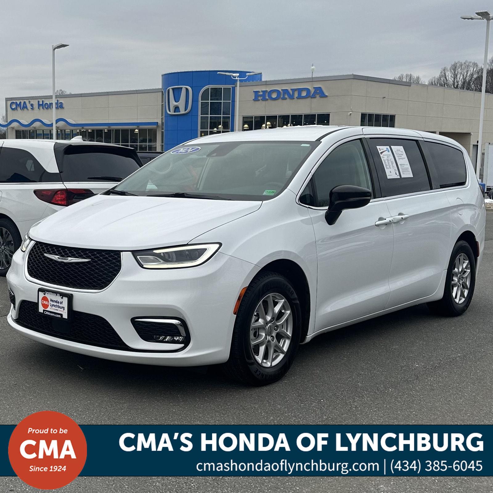 2024 Chrysler Pacifica Touring L's photo