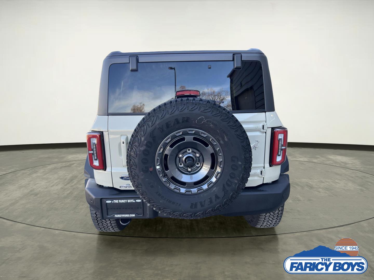 2025 Ford Bronco Outer Banks photo 2