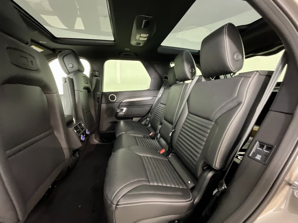 2025 Land Rover Discovery SE photo 4