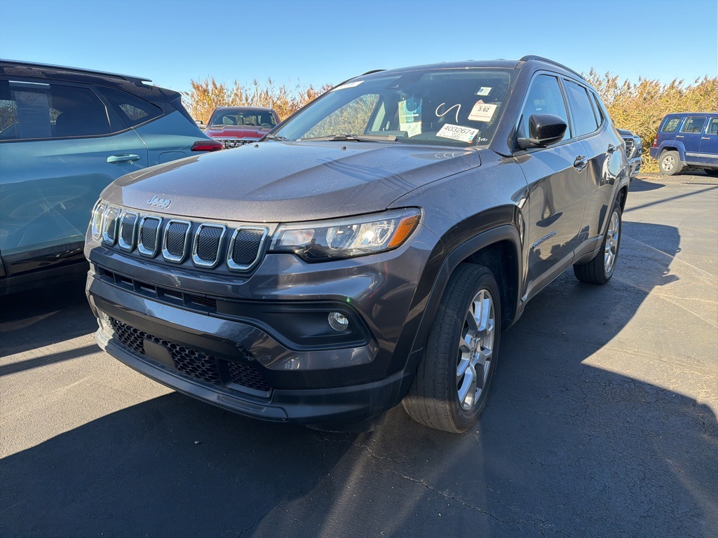 2022 Jeep Compass Latitude Lux photo 2