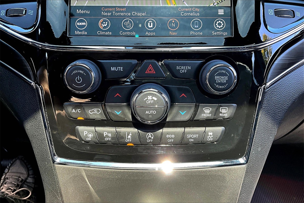 2021 Jeep Grand Cherokee Anniversary Edition photo 24