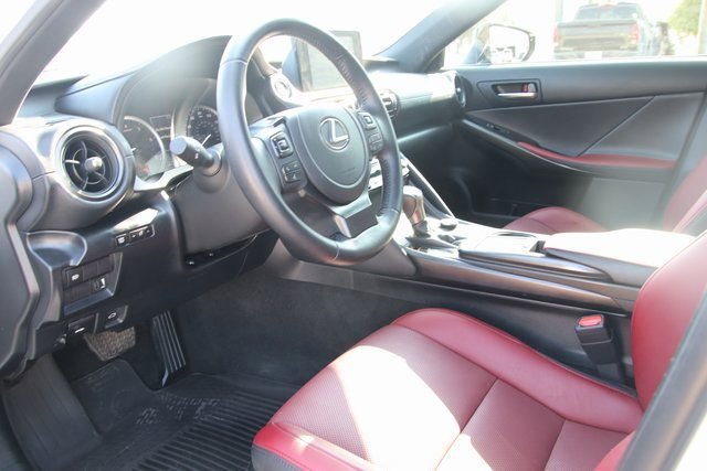 2024 Lexus IS 350 F SPORT photo 10
