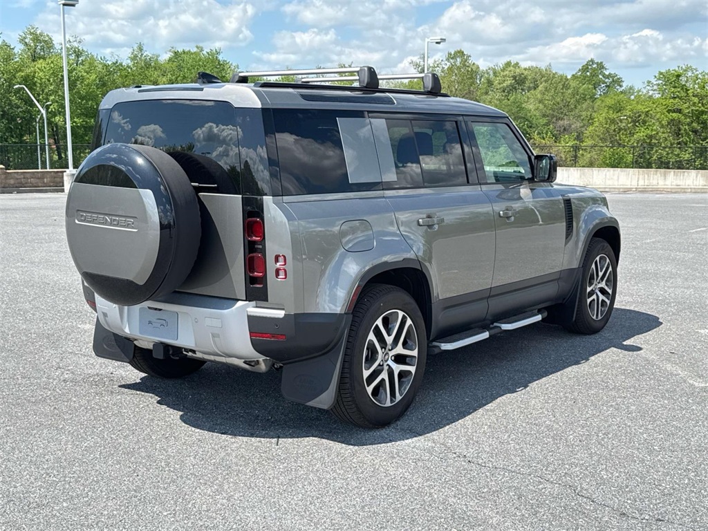 2025 Land Rover Defender 110 S photo 15