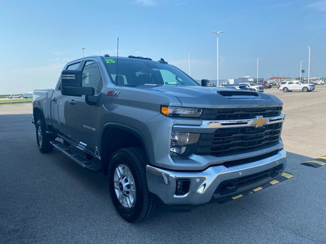 2025 Chevrolet Silverado 2500HD LT photo 3