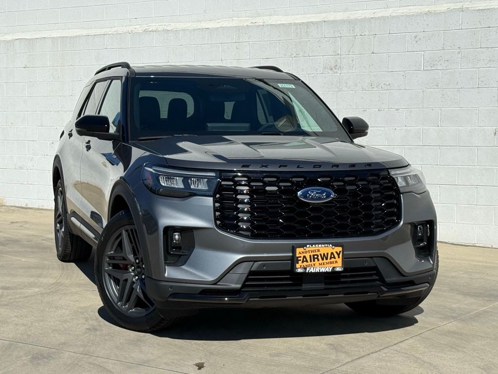 2025 Ford Explorer ST-Line photo 2