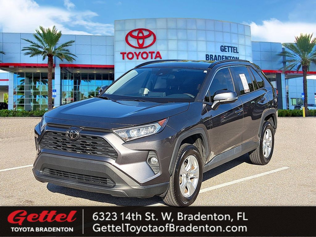 2021 Toyota RAV4 XLE's photo