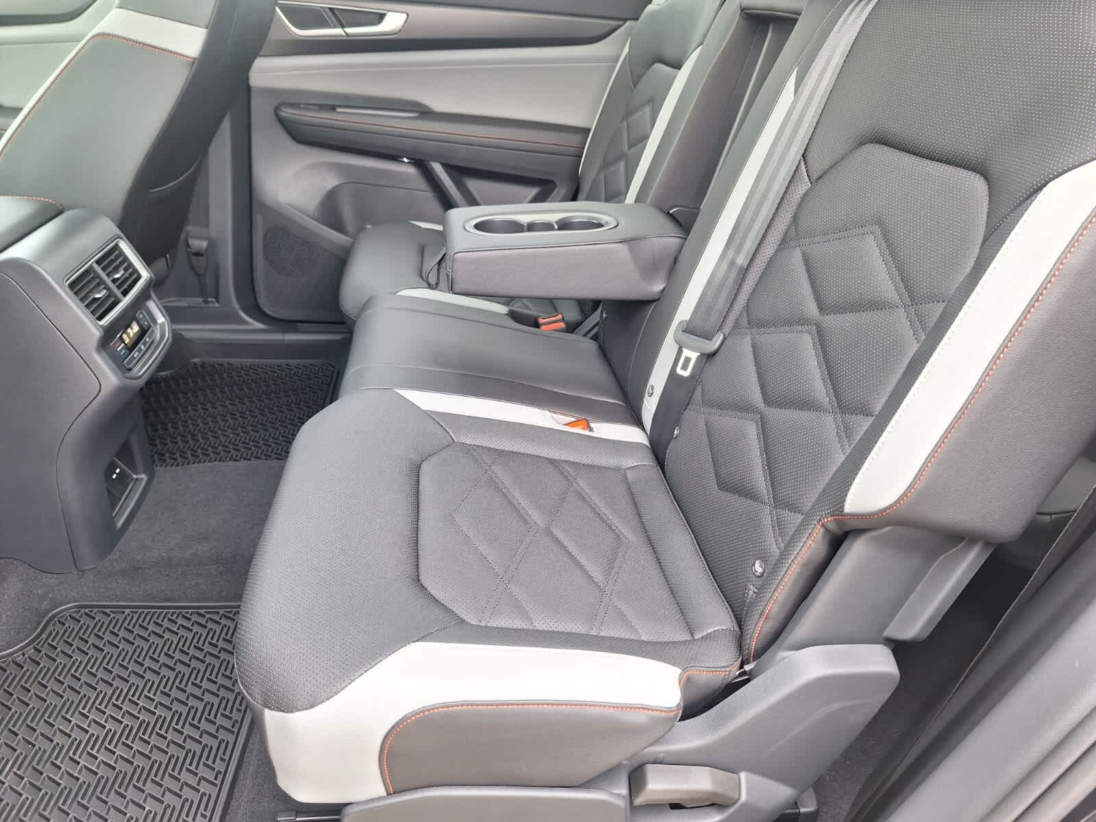 2025 Volkswagen Atlas Peak Edition SE photo 20
