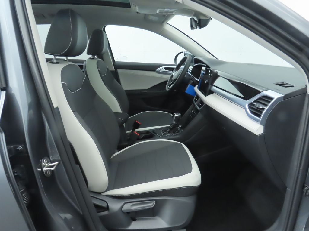 2025 Volkswagen Taos SE photo 20